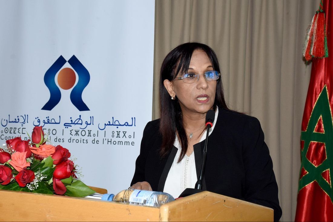 مجلس حقوق الإنسان يدخل على الخط و يوصي الحكومة باستبدال جواز التلقيح بالجواز الصحي