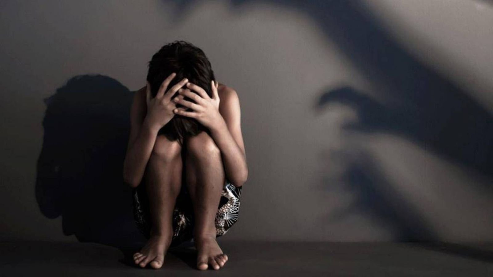 ”البيدوفيلي”.. وحش يتربص بتلميذ داخل أسوار المدرسة بالعيون