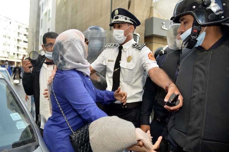 الأمن الوطني يوضح حقيقة استخدام “شرطية” للقوة في حق محتجين بأكادير