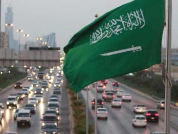 السعودية تستدعي سفيرها من بيروت وتقرر وقف جميع الواردات من لبنان