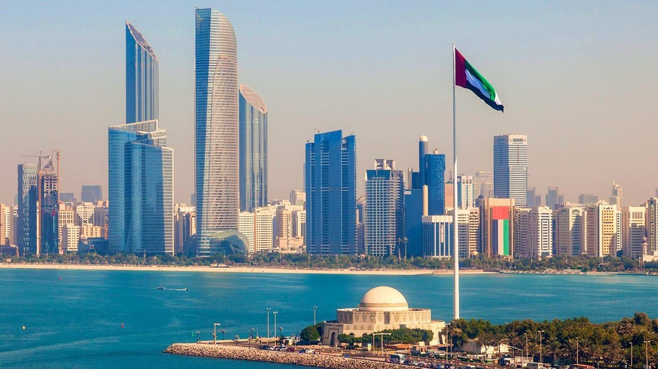 أزمة العلاقة ..بعد السعودية والبحرين ، الإمارات تعلن سحب دبلوماسييها من لبنان