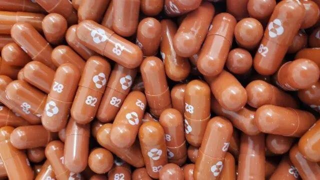 أول دولة توافق على استخدام أول علاج عن طريق الفم لمرضى كورونا