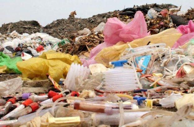 وباء كورونا يخلف أزيد من 8 ملايين طن من النفايات البلاستيكية عبر العالم