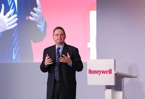 العملاق الأمريكي”Honeywell” سيشيد مصنع لصناعة أنظمة إلكترونيات وكهروميكانيك للطائرات والمروحيات