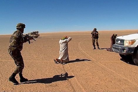 خطير  ..القوات الجزائرية تعتدي مرة أخرى على السكان العزل لمخيمات تندوف
