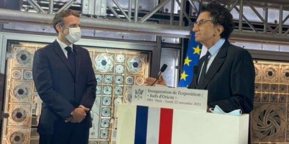 جاك لانغ يدعو أمام ماكرون إلى الاعتراف بجلالة المغفور له الملك محمد الخامس كـ “صالح بين الأمم”