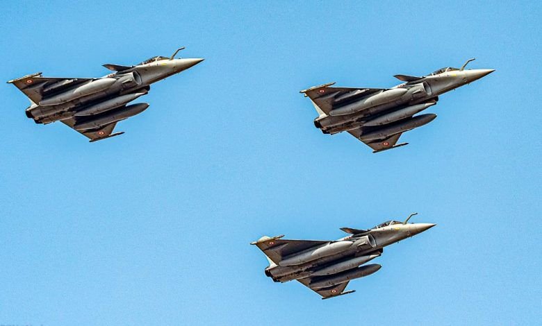 الإمارات تشتري من فرنسا 80 طائرة “رافال” و12 “كراكال” بمبلغ صادم!