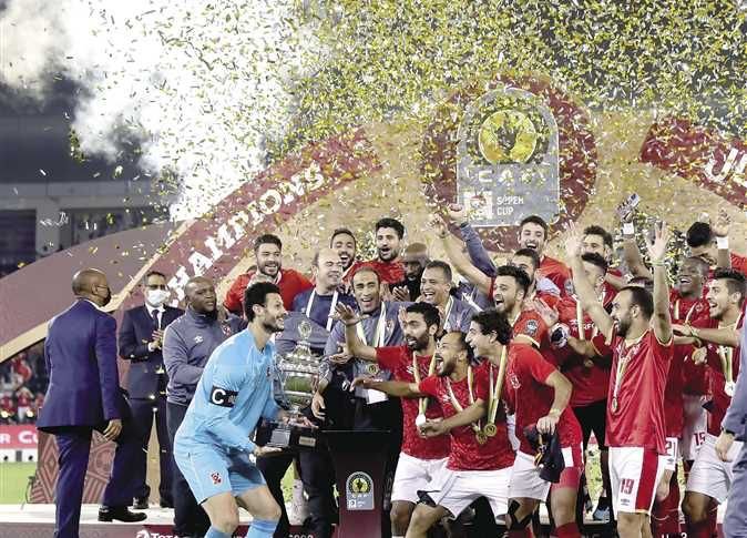الأهلي يهزم الرجاء بركلات الترجيح ويتوج بالسوبر الإفريقي