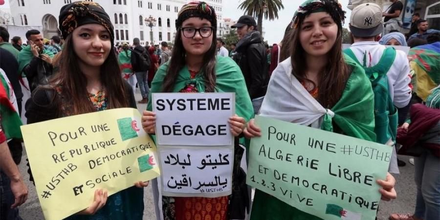 فضائح نظام العسكر ..محامكة طفلة قاصر بتهمة ”التجمهر غير المسلح”