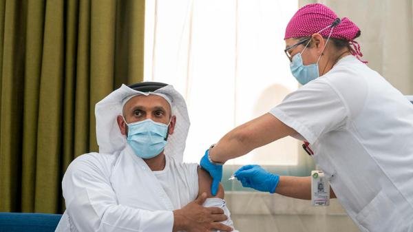 الإمارات تمنع مواطنيها غير الملقحين ضد كورونا من السفر