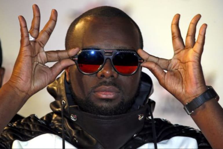 “لم تكن على أيام الصحابة”.. مغنٍ فرنسي مقيم بالمغرب يثير انتقادات واسعة عبر مواقع التواصل.. فما القصة ؟