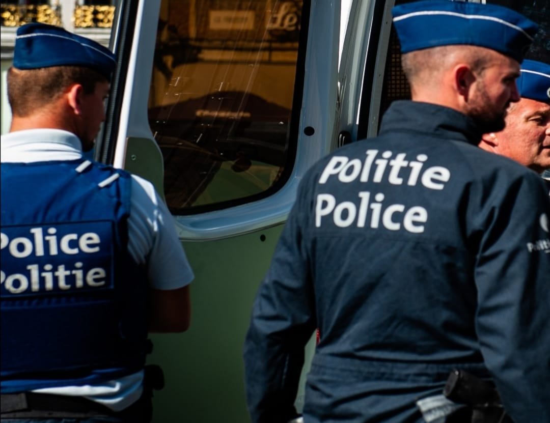 يارب السلامة هادشي كيخلع راجل صفاها لمراتو فبلجيكا بطريقة لا تُصدق !