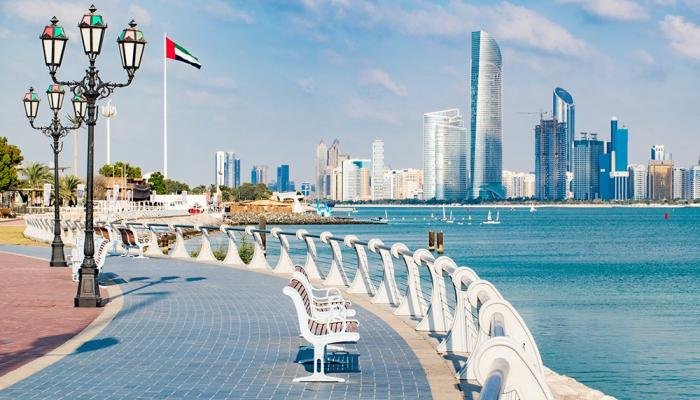 الإمارات تصدر قراراً جديداً بشأن العمل يوم الجمعة