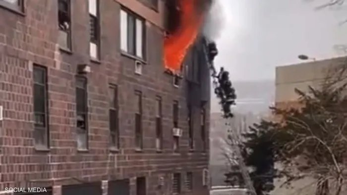 نيويورك.. عشرات القتلى والجرحى بحريق في مبنى سكني