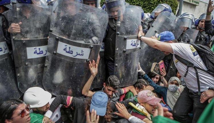 منظمات حقوق الإنسان تدعو الى وضع حد للقمع بالجزائر
