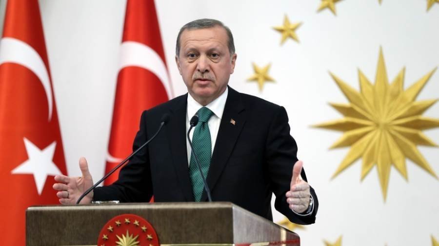 أردوغان يرد على من يروّج بأن تركيا ”دولة تشتري الطماطم عبر بيع مصانعها”