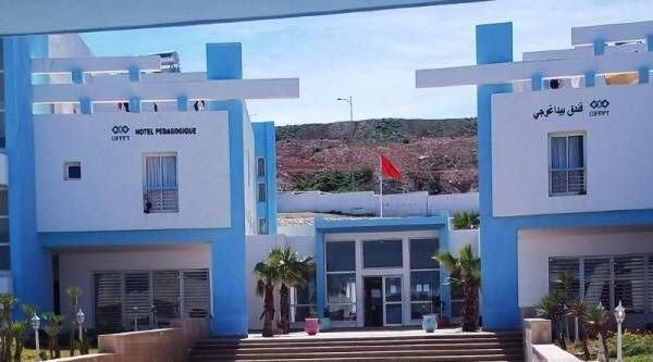 بعد اكتشاف عشرات الإصابات بأوميكرون..إغلاق المدرسة الفندقية بالحسيمة