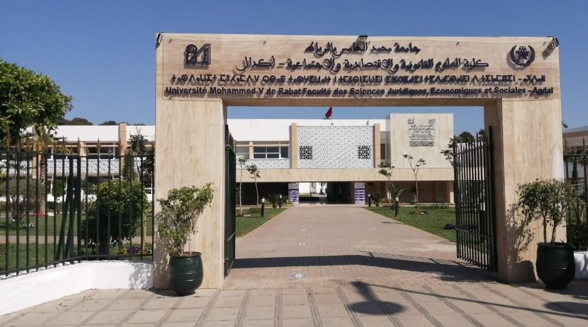 طلبة القانون العام يطالبون بحقهم في التوظيف بعد ”إقصائهم” من إحدى مباريات التوظيف العمومي