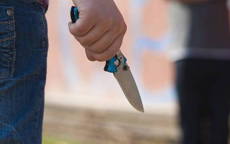 بعد أكادير..مختل يغرس سكينا في ظهر امرأة ويطعن رجلا بنواحي آسفي