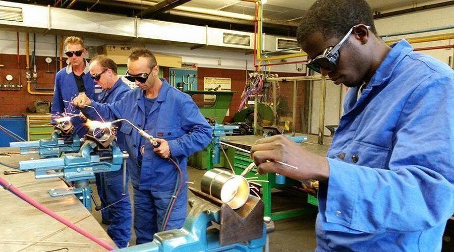 النقابة تطالب الحكومة بجعل الولوج للتمويل مشروطا بخلق مناصب الشغل