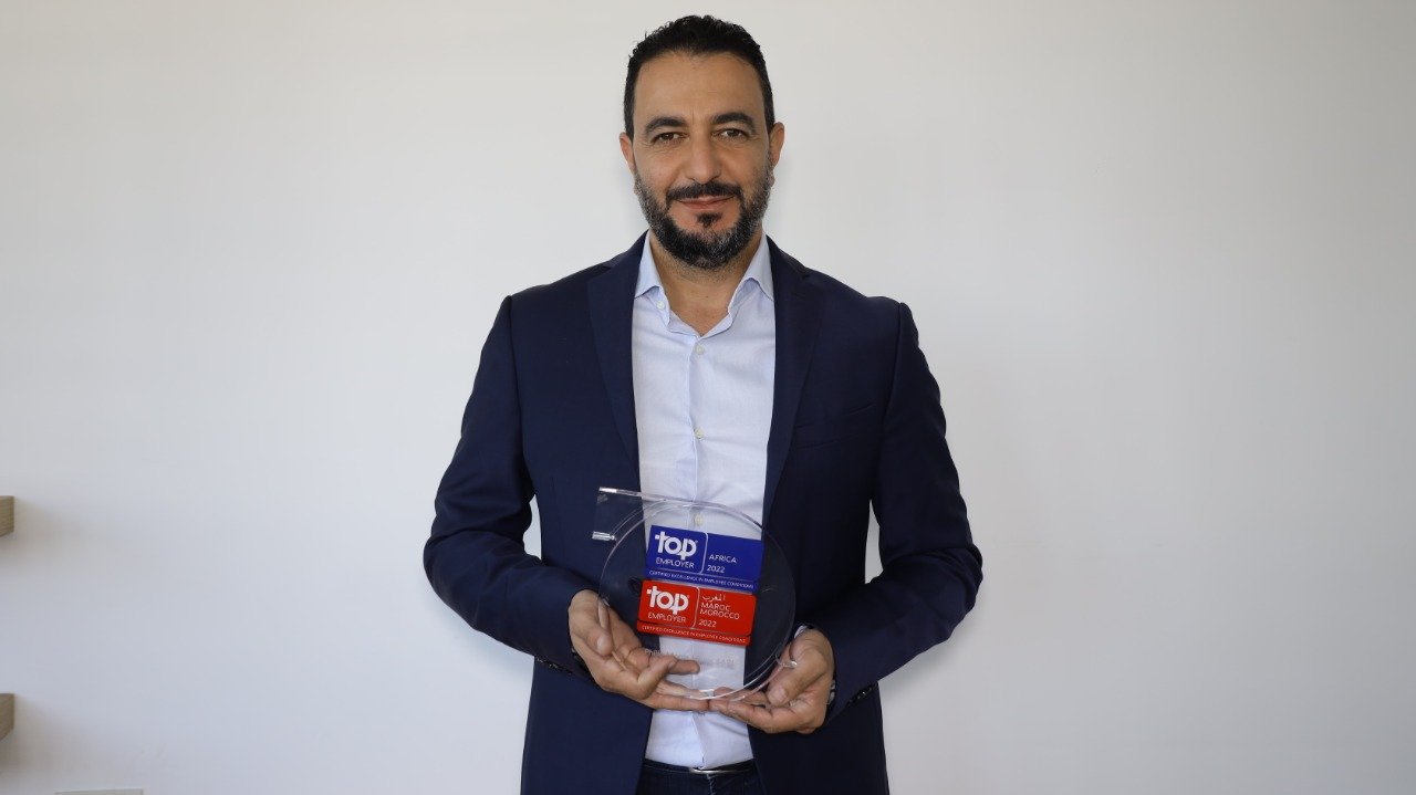 شركة فيليب موريس ترفع شعار ”بناء مستقبل دون دخان”