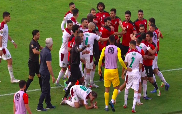 شِجار بين لاعبي المنتخب المغربي والمصري