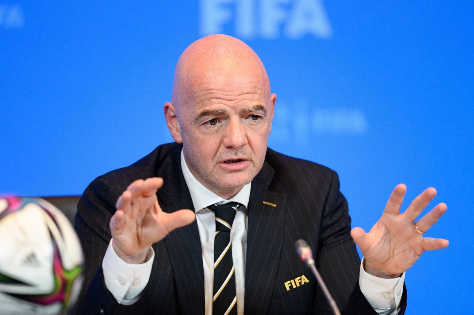 إنفانتينو يؤكد أن كأس العالم في قطر ستكون “معياراً صحياً” للأحداث العالمية