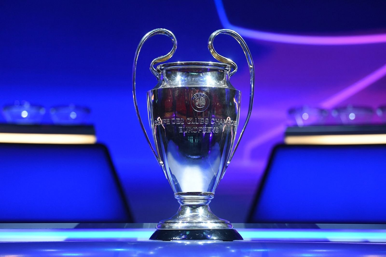 ”ويفا” يقدم 10 آلاف تذكرة مجانية للجماهير لحضور نهائي دوري أبطال أوروبا