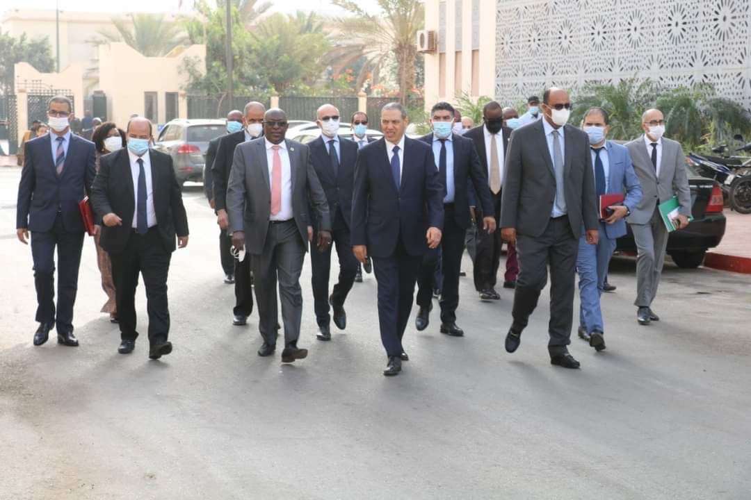 الوالي بكرات يستقبل وفد من برلمان المجموعة الإقتصادية لدول غرب إفريقيا و يبرز النهضة الشاملة التي تعرفها الأقاليم الجنوبية للمملكة