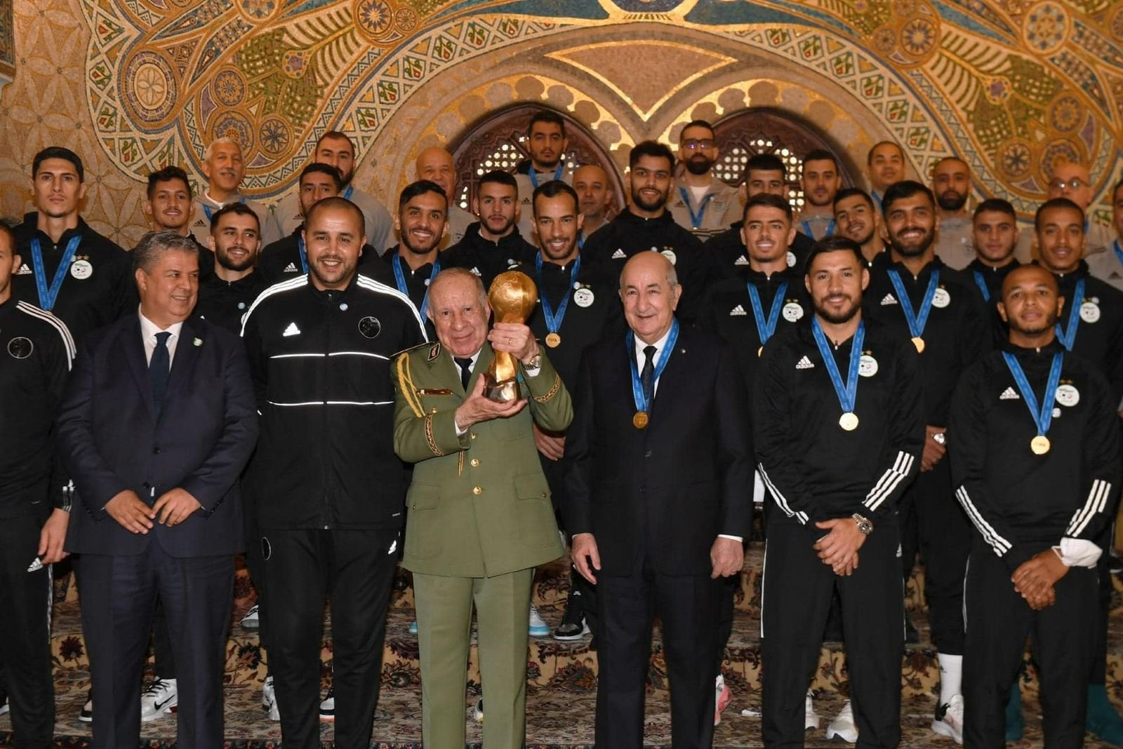 جنرالات الجزائر دايرين الضحك فراسهم ..هدف بلايلي ضد المنتخب يطرح كسؤال في مادة الفيزياء