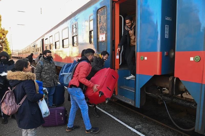 سفراء المغرب وفلسطين ومصر يبحثون مع مسؤولين أوكرانيين سبل تسهيل عبور المواطنين العرب إلى البلدان المجاورة