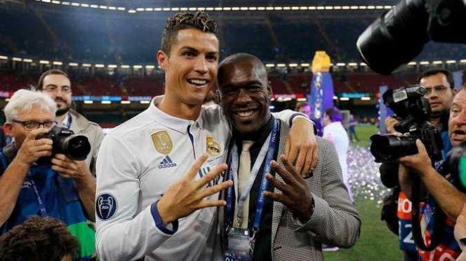 لاعب دولي شهير يعلن إسلامه