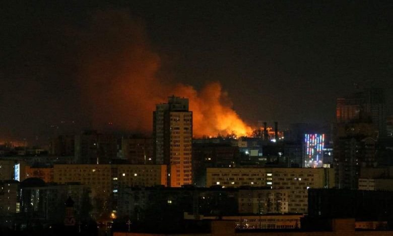 قصف وتفجيرات غربي كييف ولجوء أكثر من 1.5 مليون شخص