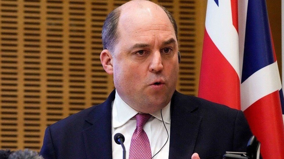 وزير الدفاع البريطاني بن والاس:يحذر بوتين بالقول ” لا تختبر لندن”