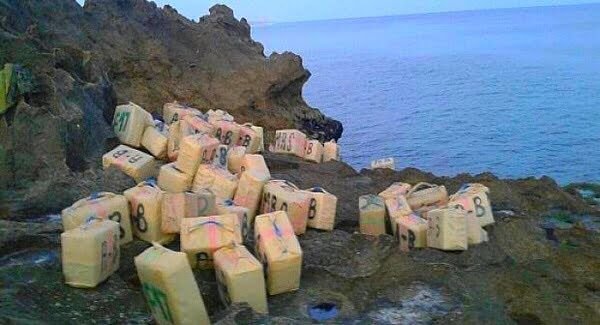 طرفاية.. البحر يلفظ كميات كبيرة من مخدر الشيرا