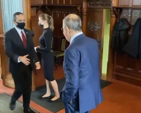 تصرف محرج في استقبال وزير خارجية روسيا لنظيره القطري..التفاصيل