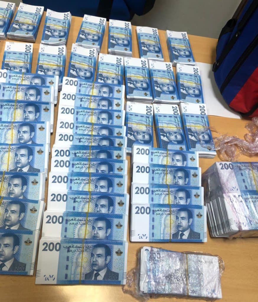 تفكيك عصابة متخصصة في تزوير الأوراق المالية