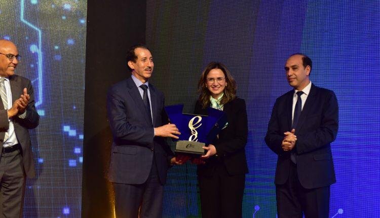 رئيس النيابة العامة يتسلم جائزة “امتياز 2021” عن “خدمة الشكاية الإلكترونية”