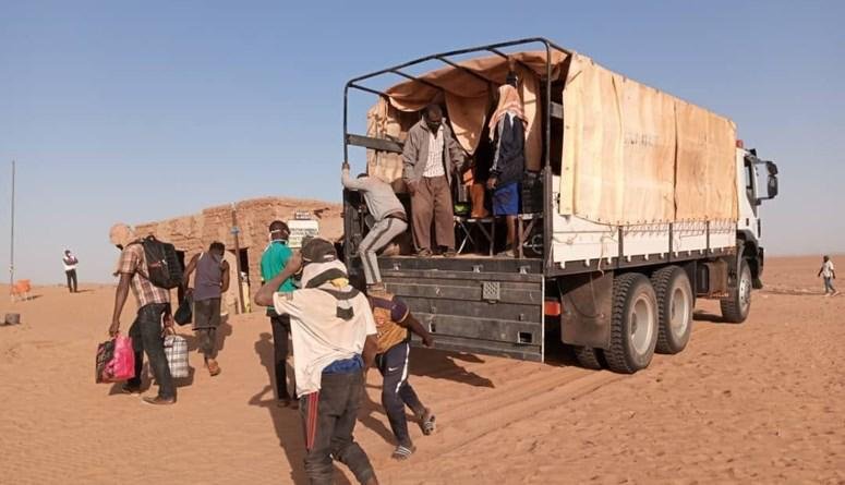الجزائر ترحل بطريقة غير انسانية أكثر من 1200 مهاجر الى النيجر