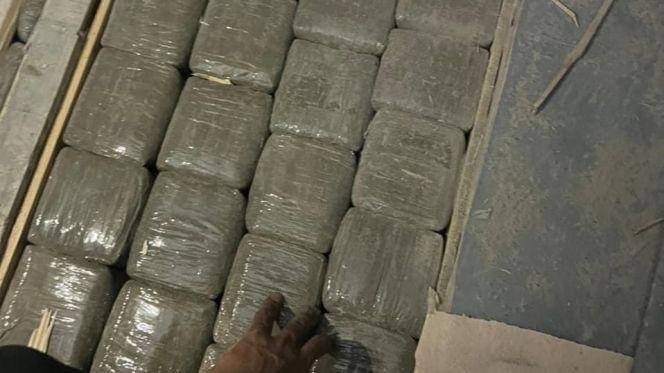 سلطات الكركرات تحجز  273 كيلوغرام من الحشيش على متن شاحنة للنقل الدولي