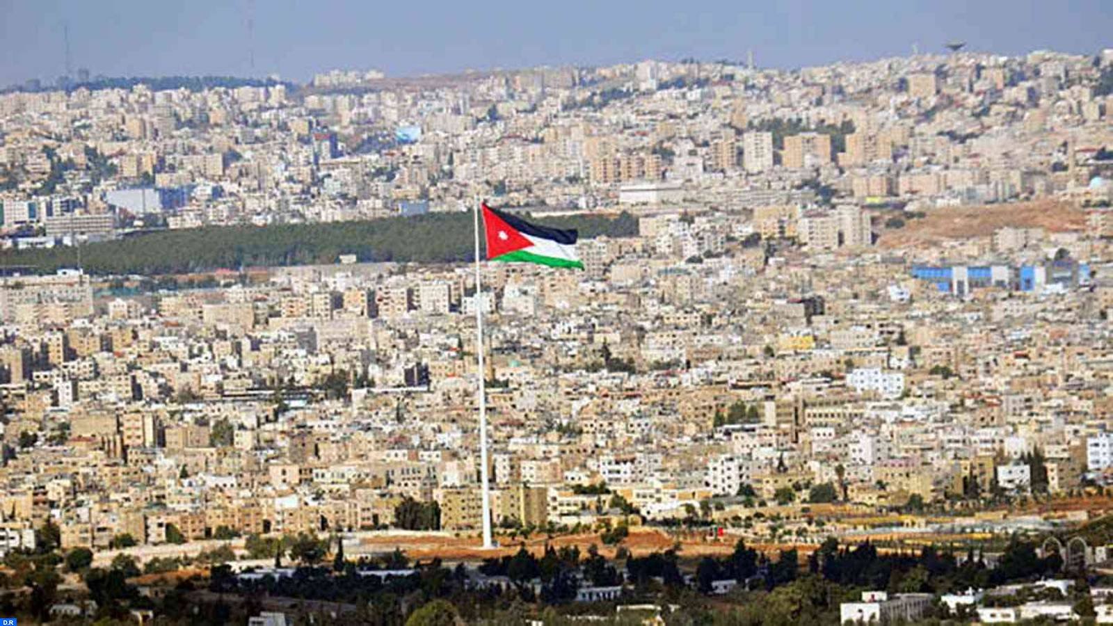 الأردن يرفع معظم القيود المفروضة لمكافحة كوفيد