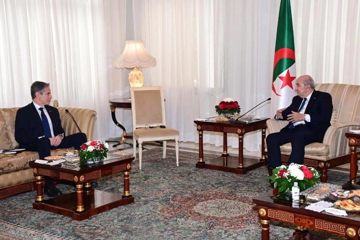 بلينكن يؤكد من الجزائر أن إدارة بايدن لم تُغير موقفَ واشنطن الرسمي من قضية الصحراء