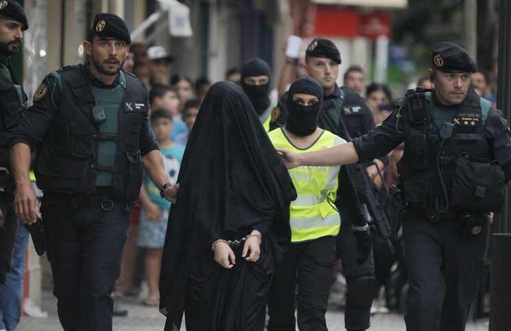 السلطات الألمانية تعتقل “داعشية” مغربية عائدة من سوريا