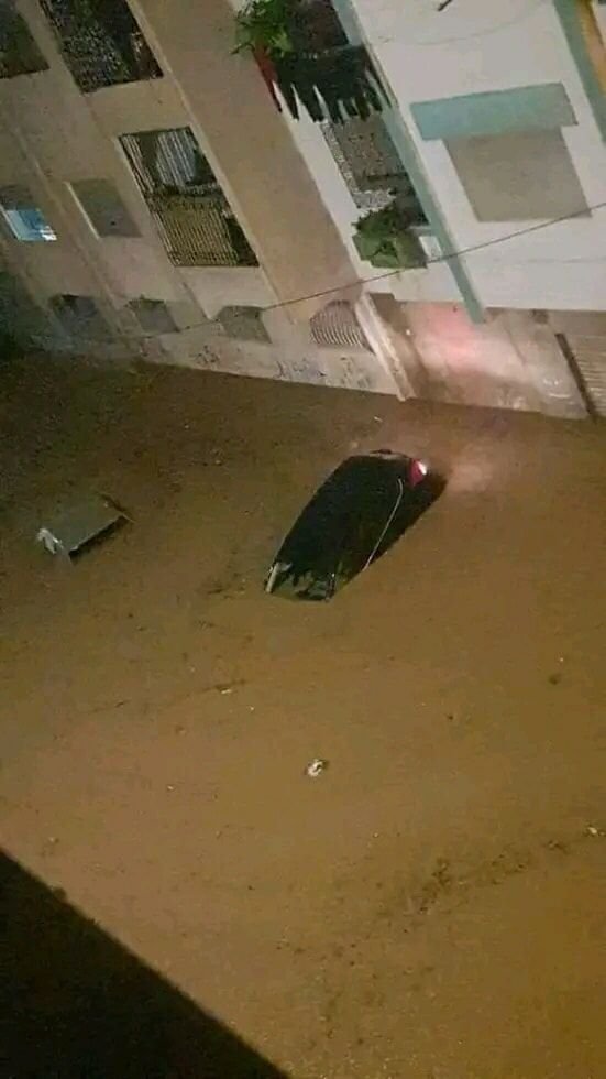 فيضانات غزيرة تغمر شوارع تطوان المغربية وتشل حركة المرور