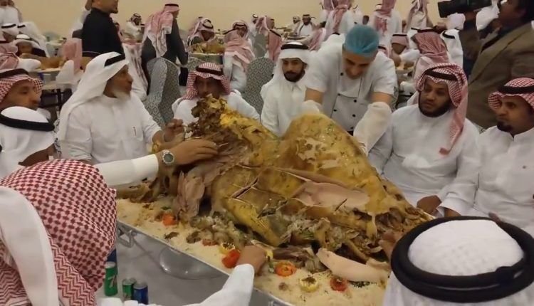 السعوديون يبذرون 10 مليارات دولار من الغذاء سنوياً