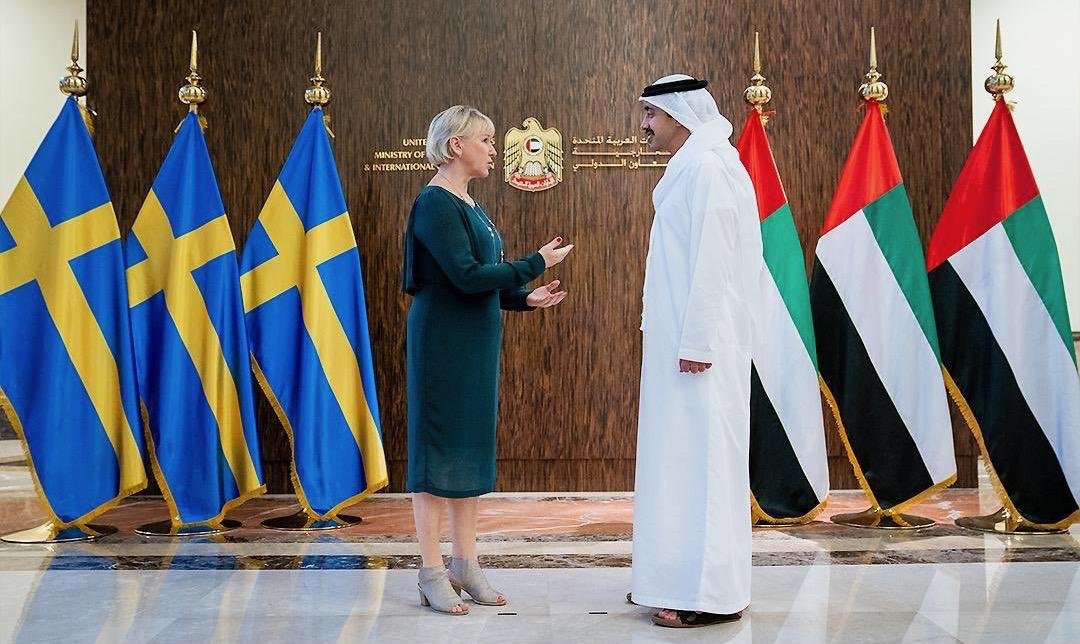 الإمارات تستدعي سفيرة السويد بأبوظبي احتجاجا على إحراق متطرفين في السويد نسخا من القرآن الكريم