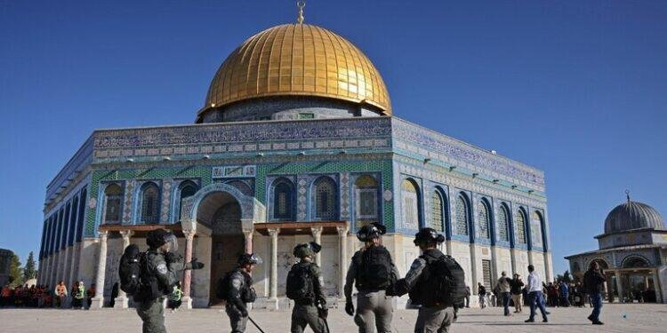 إغلاق باحات المسجد الأقصى أمام اليهود حتى نهاية شهر رمضان