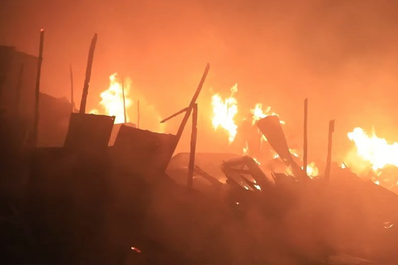 حريق ضخم يلتهم سوق الصالحين في سلا