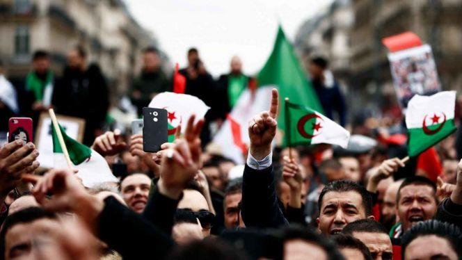 حزب جزائري معارض يستنكر ”الانحدار إلى الجحيم” بالجارة الشرقية