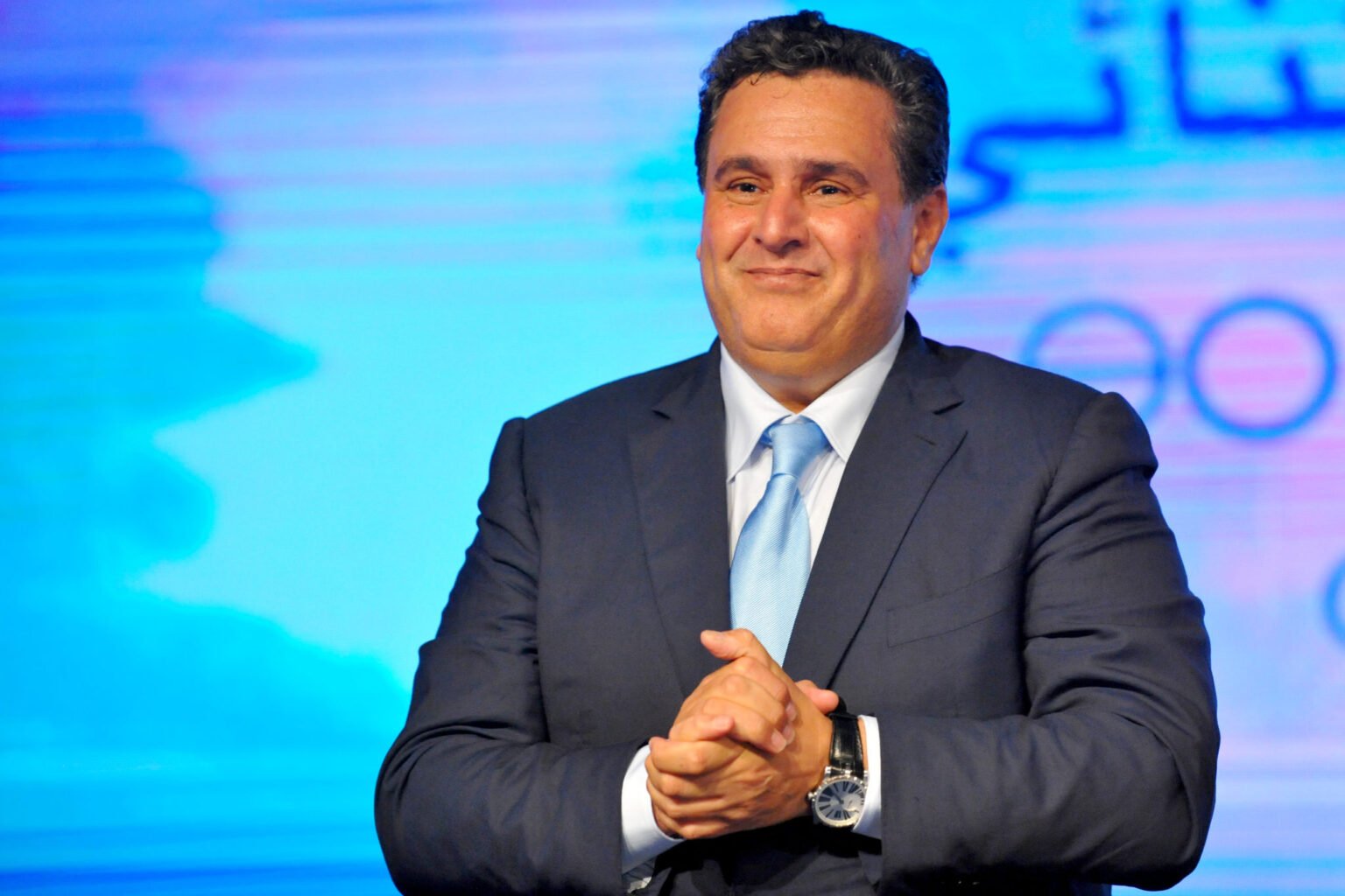 الصحافة الدولية تنضم إلى منتقدي أخنوش بسبب تضارب المصالح